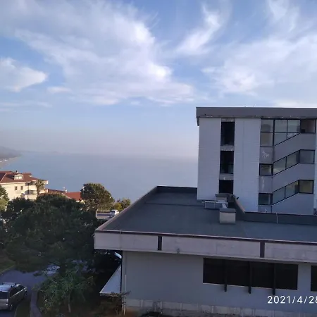 Appartamento Trilocale, vista mare *